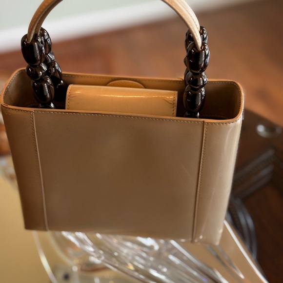 Polished Christian Dior Tan Patent Shoulder Bag with Glossy Bead Handles - Picture 3 of 13